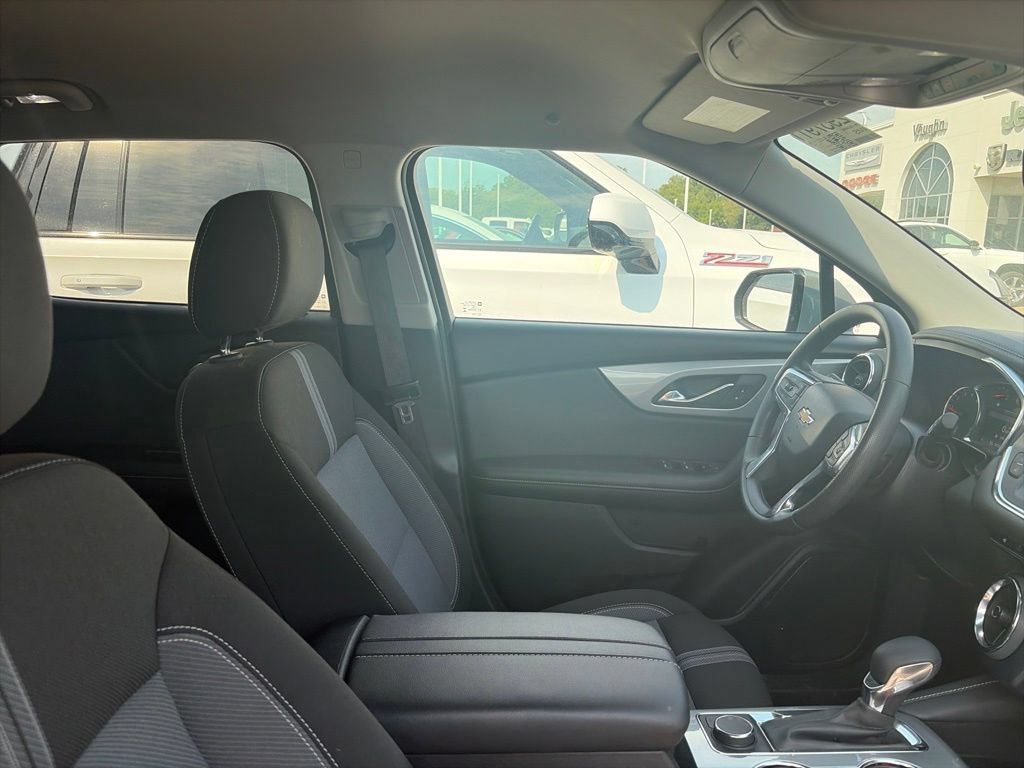 Used 2025 Chevrolet Blazer LT FWD image 11