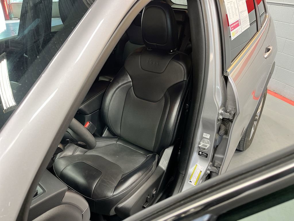 Used 2022 Jeep Cherokee Latitude Lux FWD image 18