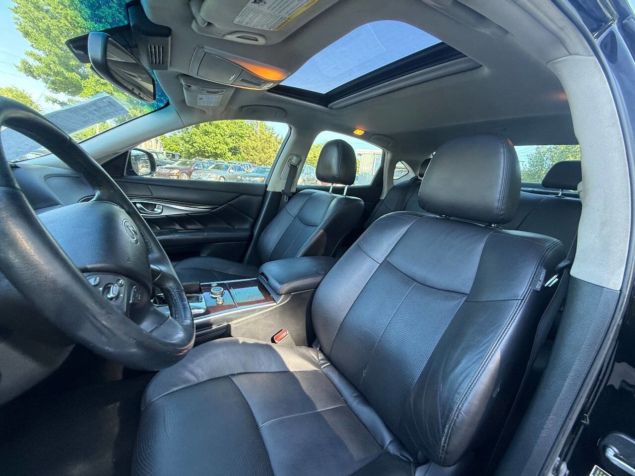 Used 2017 INFINITI Q70 3.7 RWD image 13