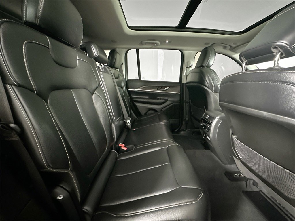 Used 2024 Jeep Grand Cherokee Limited w/ Black Appearance Package image 4