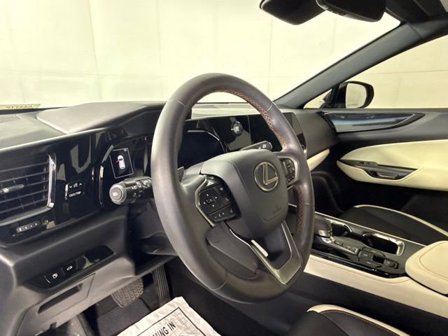 Used 2024 Lexus NX 250 FWD w/ Towing Package (2000 Lbs) image 13