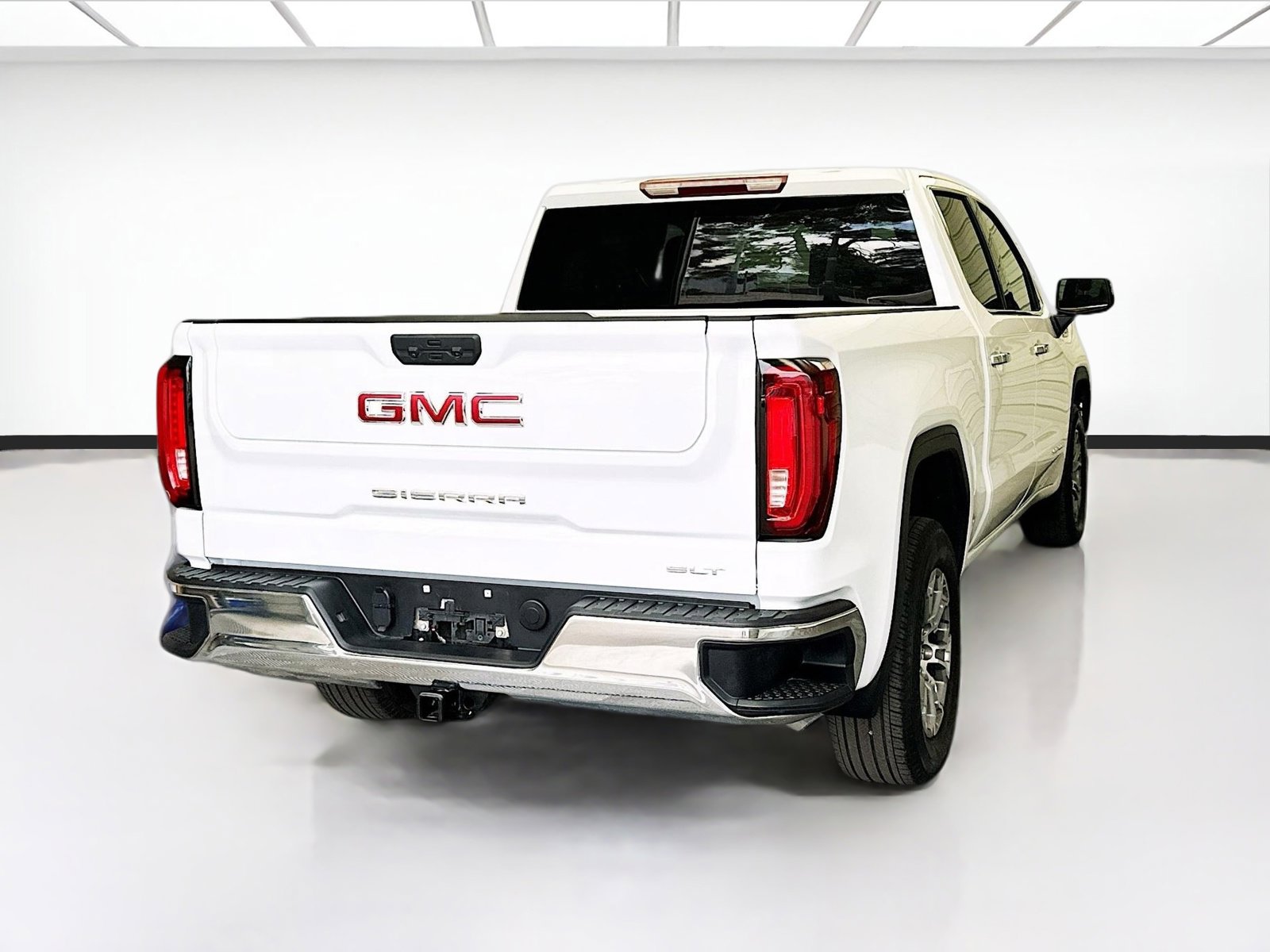 Used 2024 GMC Sierra 1500 SLT image 4