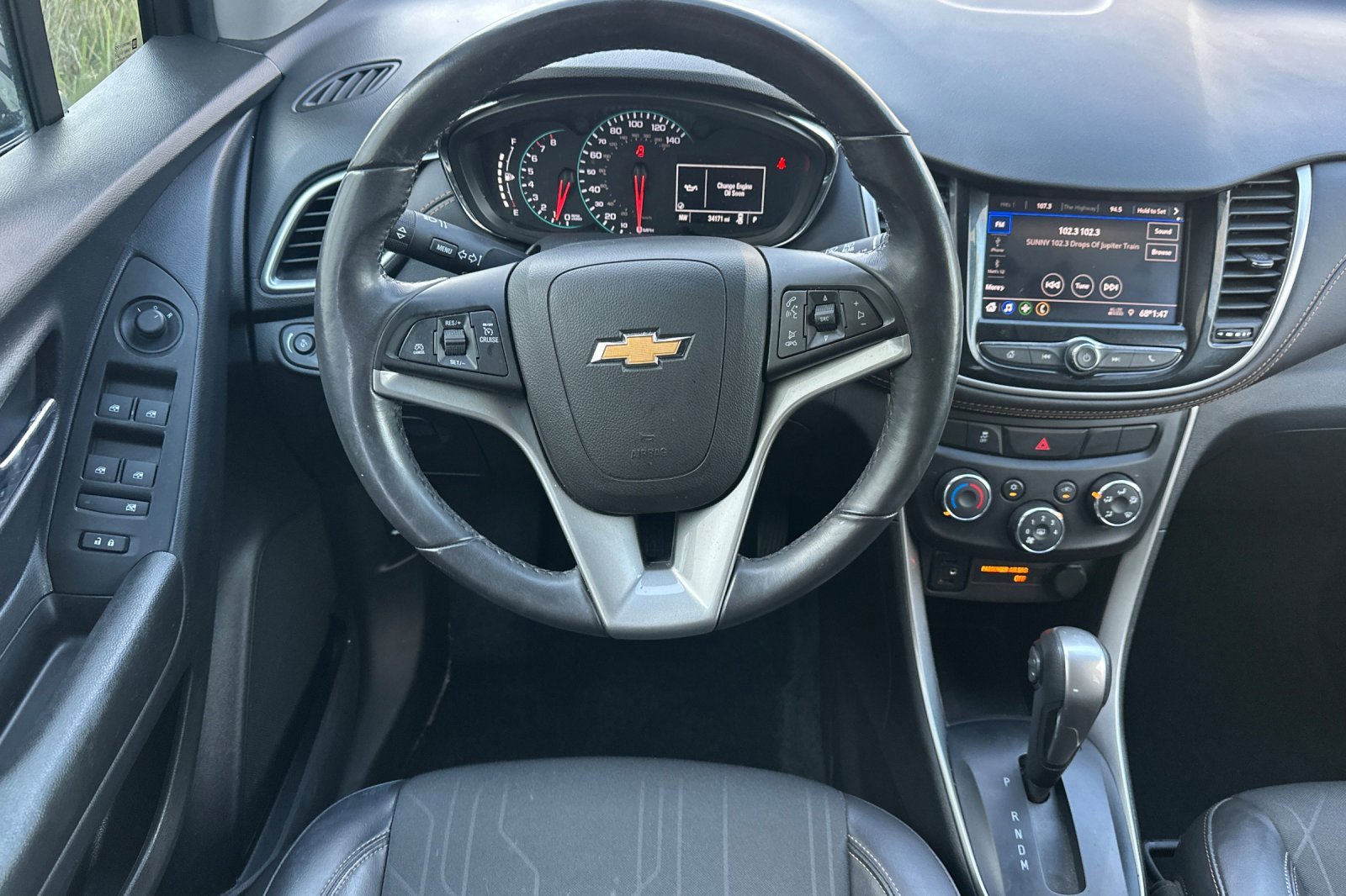 Used 2022 Chevrolet Trax LT w/ LT Convenience Package image 16