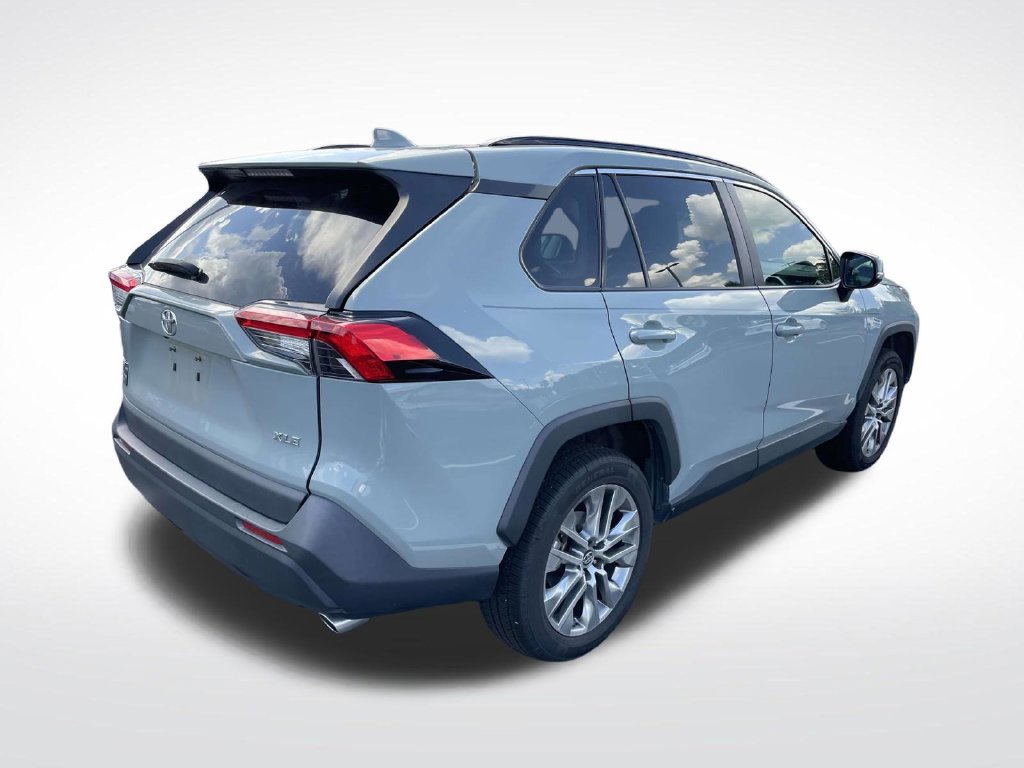 Used 2019 Toyota RAV4 XLE Premium w/ Cold Weather Package FWD image 8