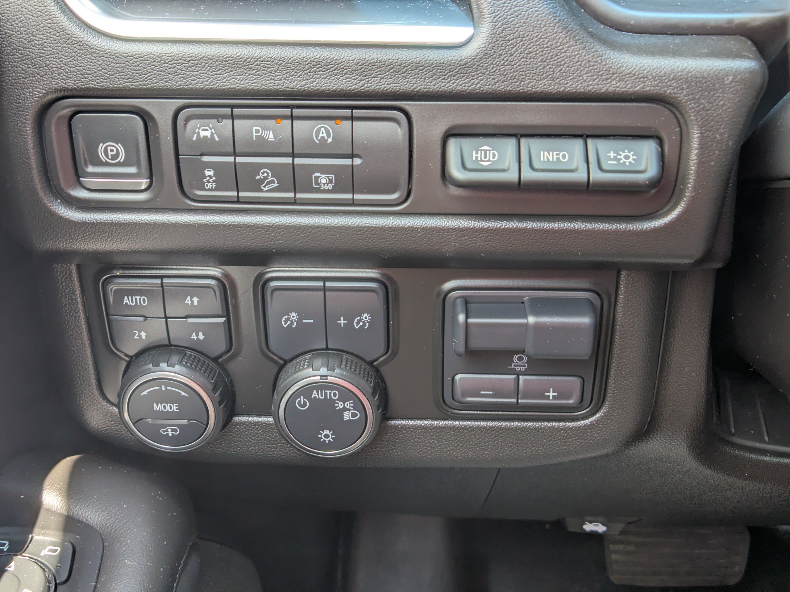 Used 2024 Chevrolet Tahoe High Country AWD/4WD image 30
