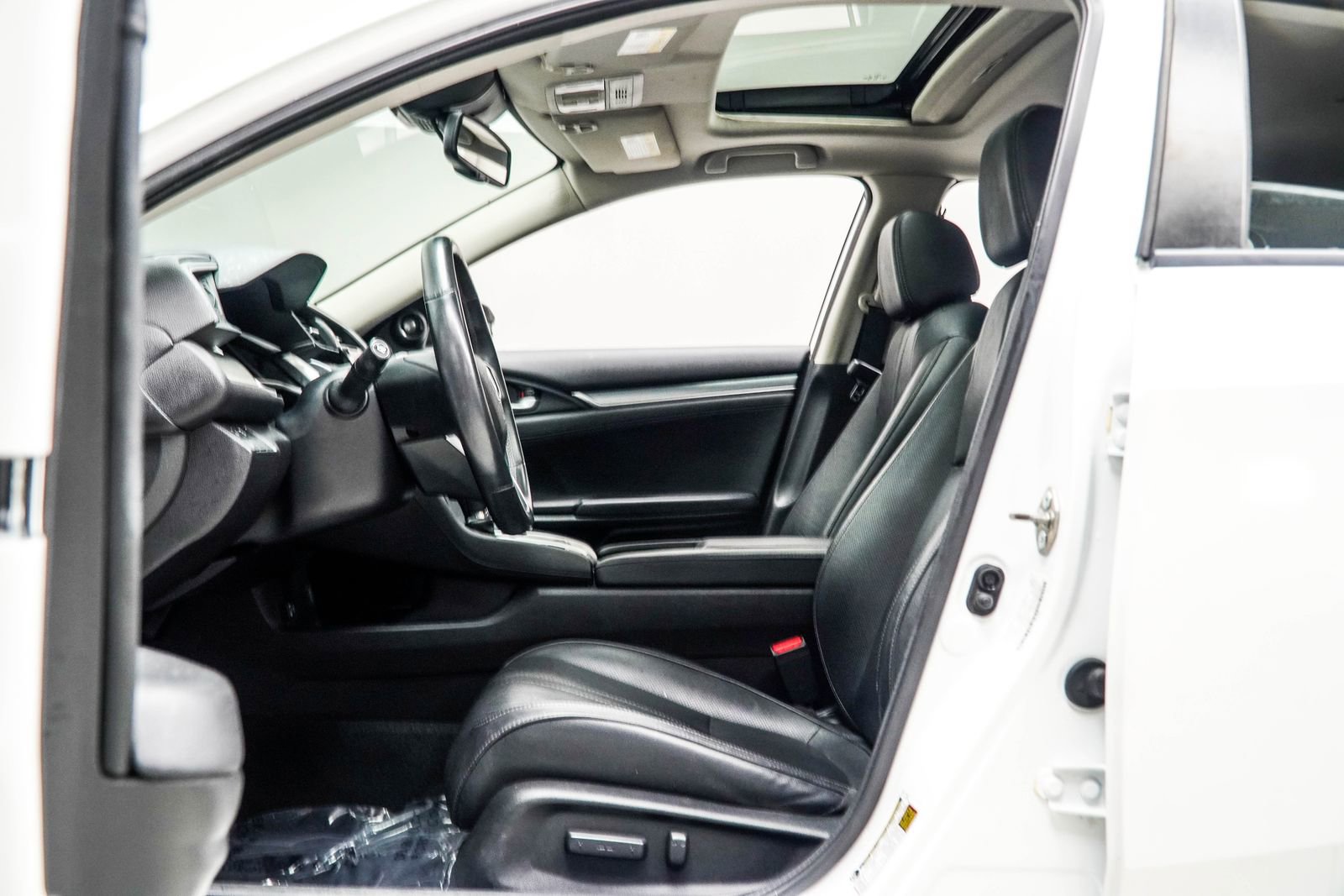 Used 2018 Honda Civic Touring image 32