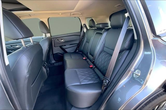 Certified 2025 Nissan Rogue Platinum w/ Platinum Premium Package FWD image 24