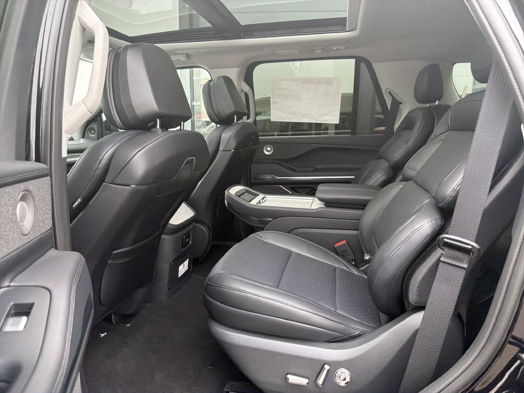 New 2027 Lincoln Navigator Reserve AWD/4WD image 6