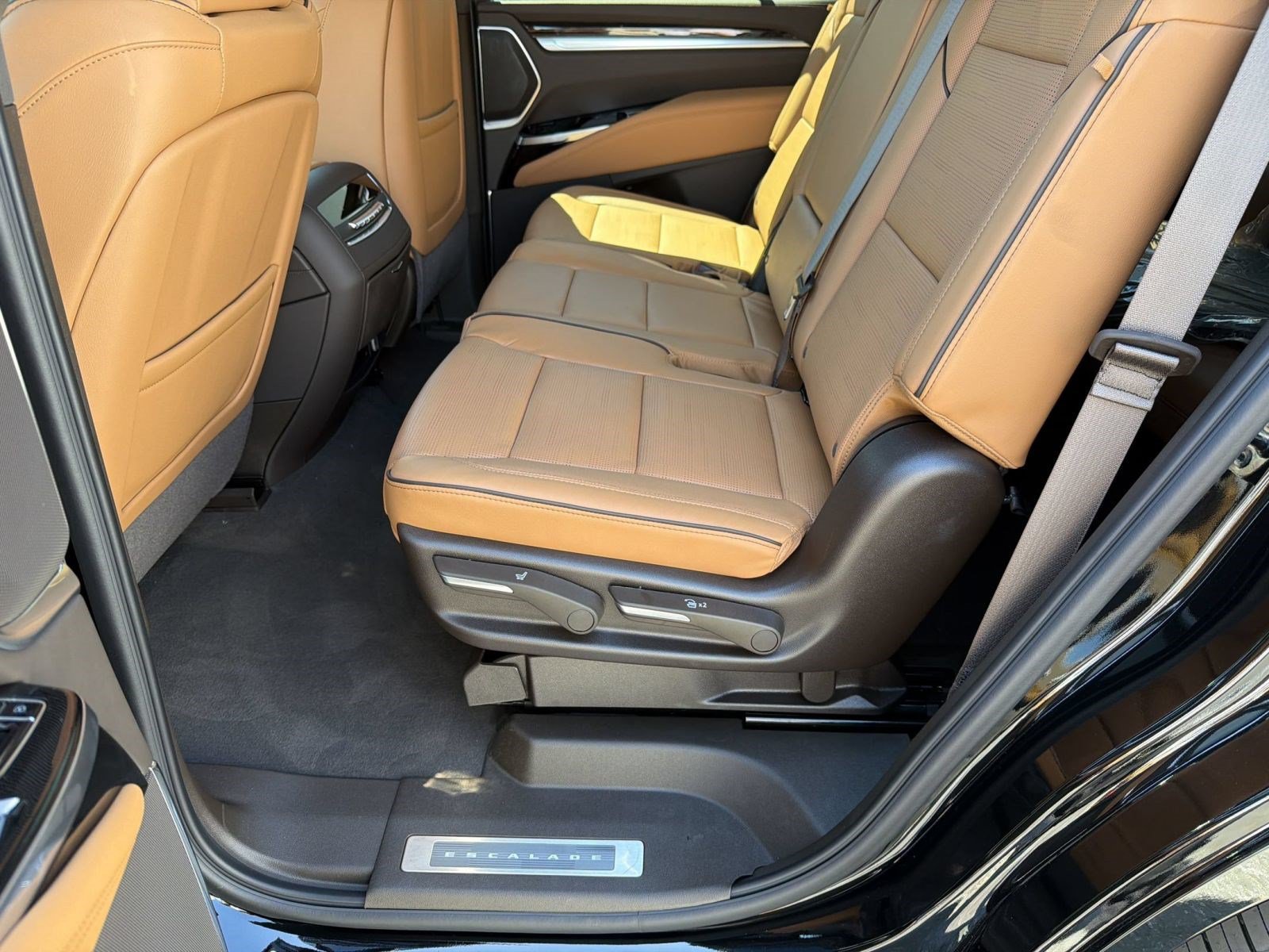 New 2026 Cadillac Escalade Luxury w/ Touring Package AWD/4WD image 23
