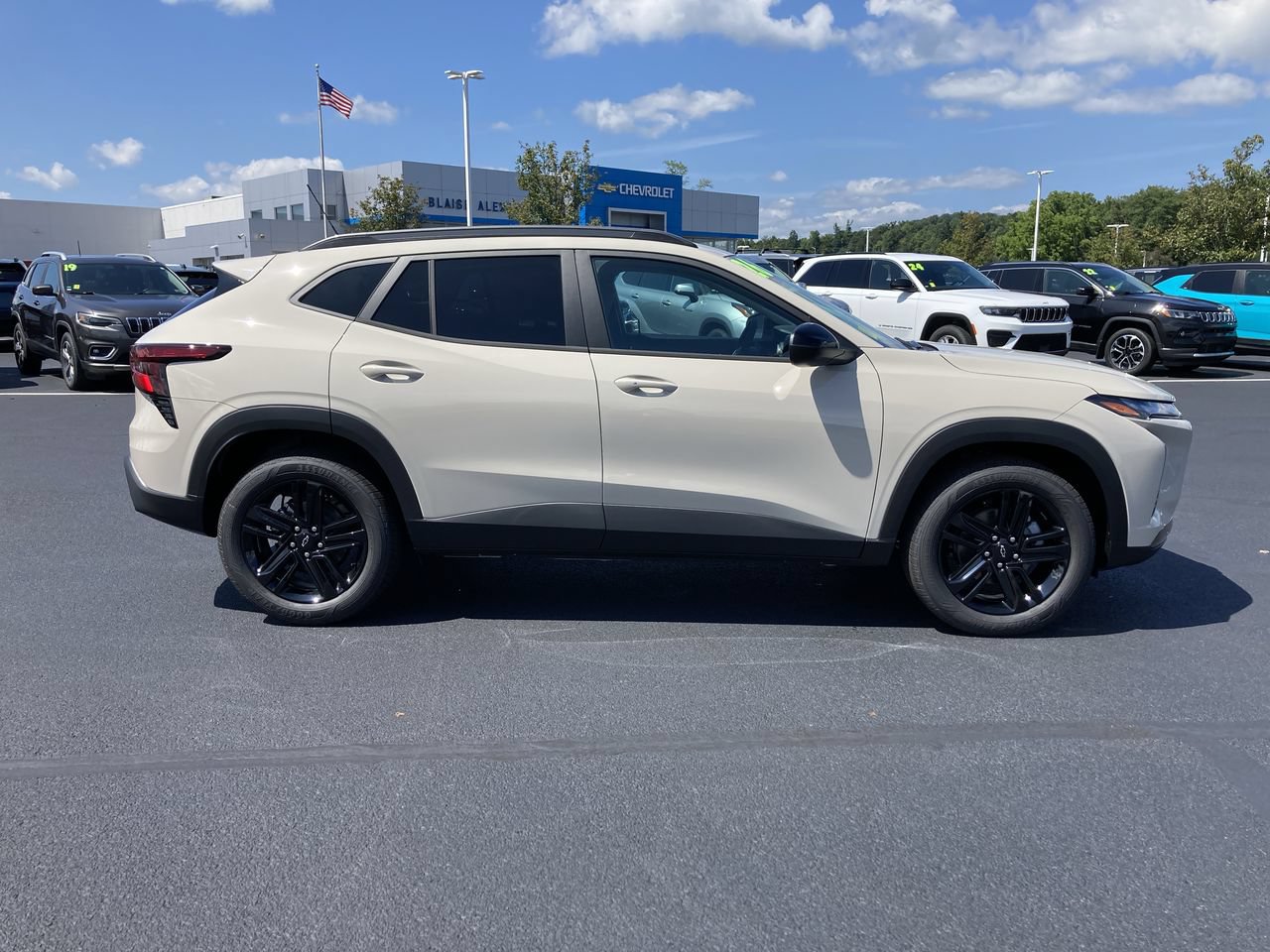New 2026 Chevrolet Trax ACTIV w/ Sunroof Package FWD image 8