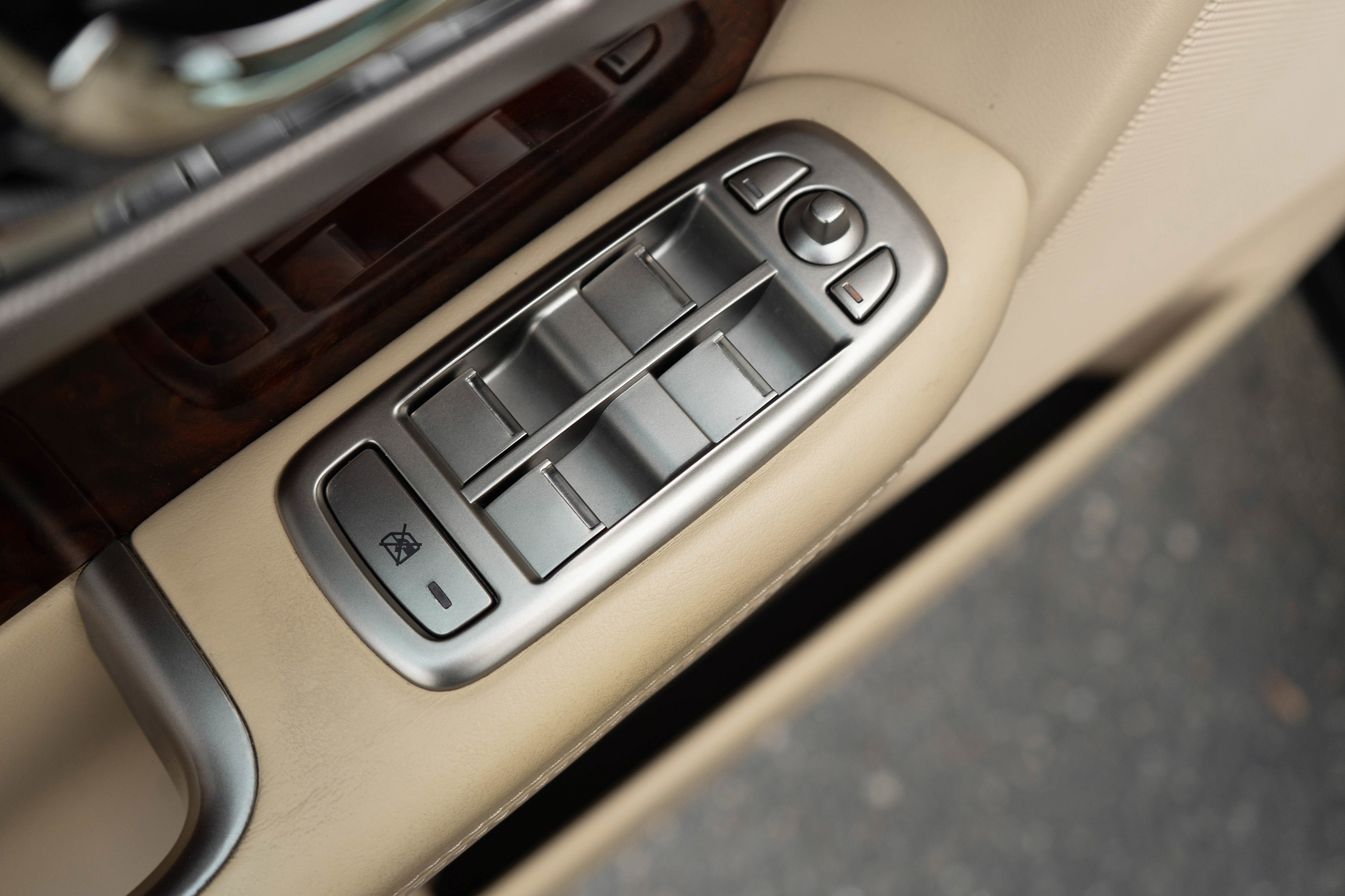Used 2011 Jaguar XF Portfolio RWD image 11