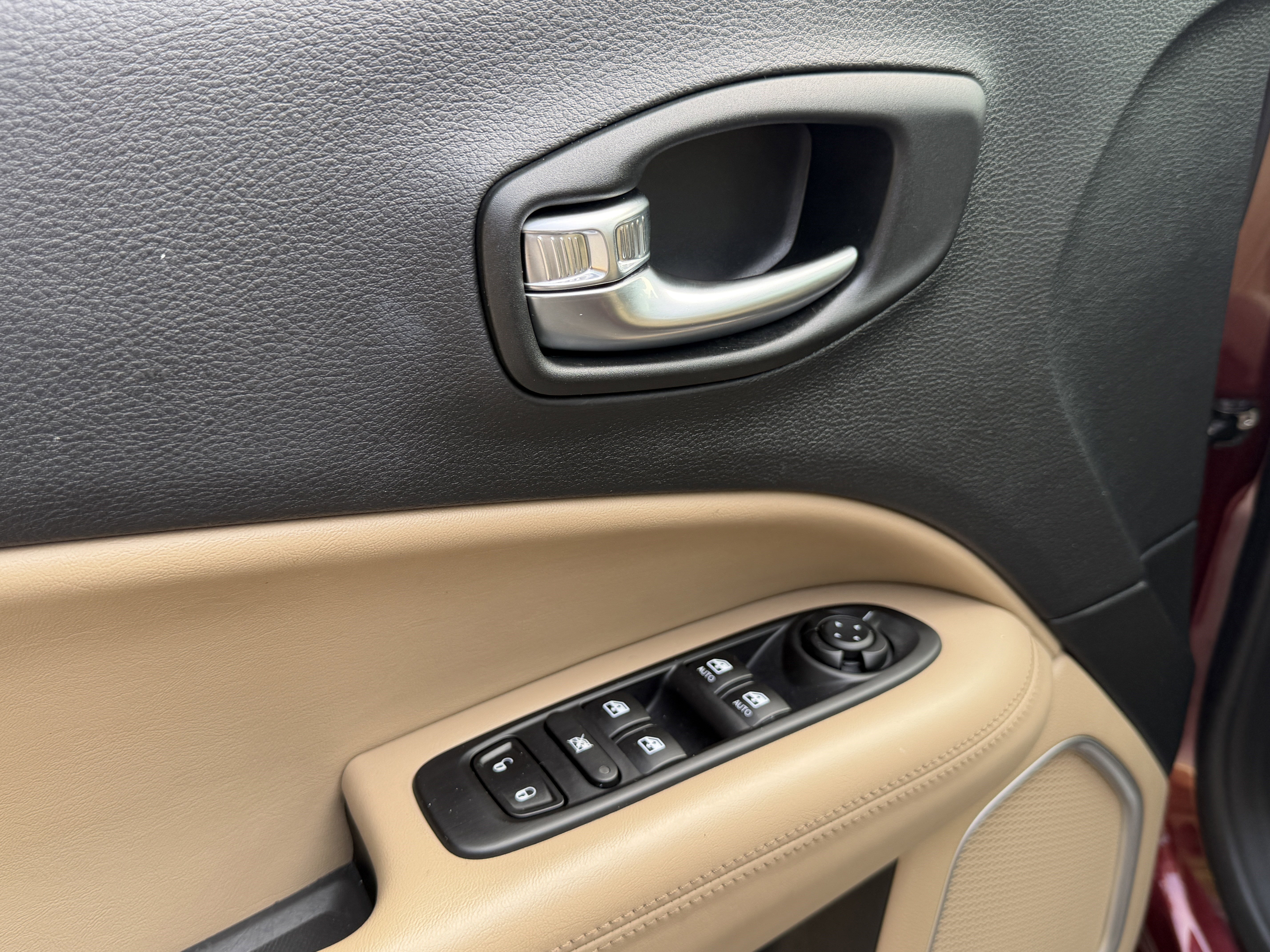 Used 2020 Jeep Compass Sport w/ Tech Group image 13