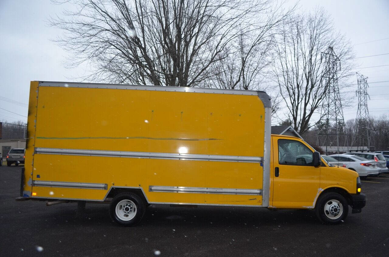 Used 2018 GMC Savana 3500 Extended w/ Driver Convenience Package image 5