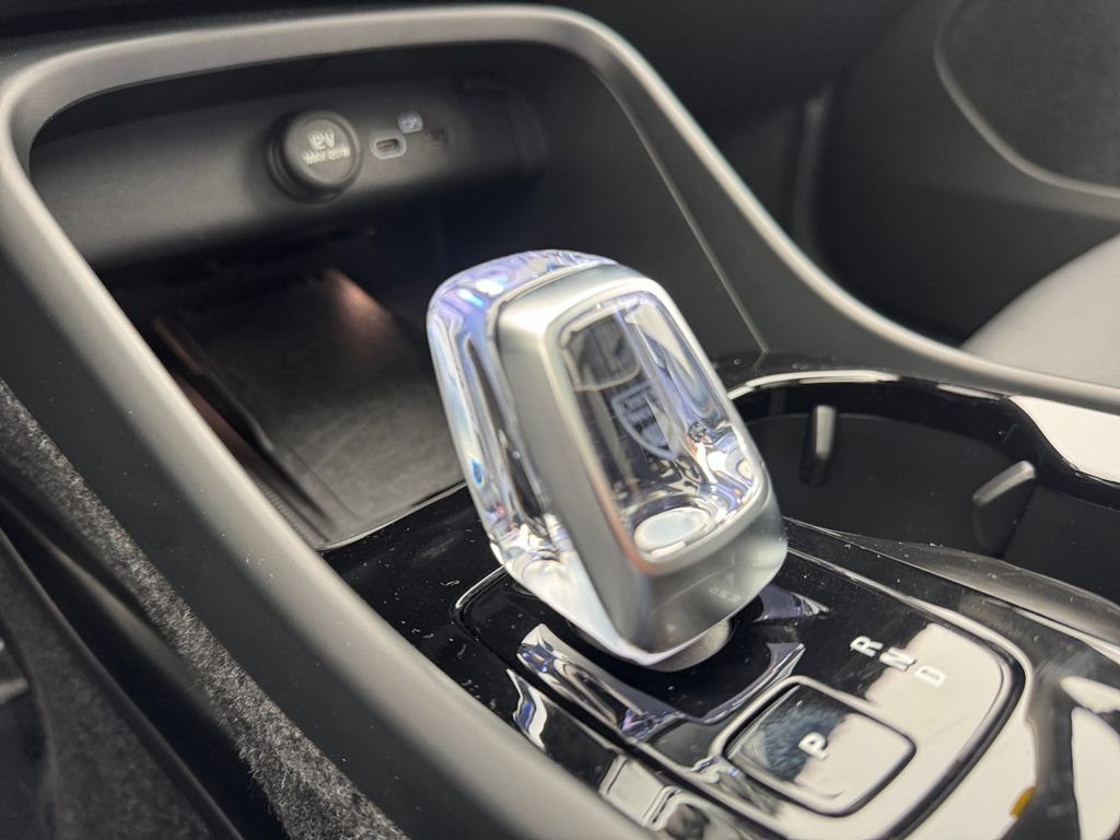 Certified 2026 Volvo XC40 B5 Plus AWD/4WD image 17