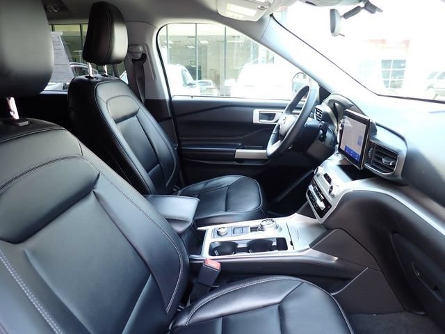 Used 2022 Ford Explorer XLT w/ Equipment Group 202A AWD/4WD image 3