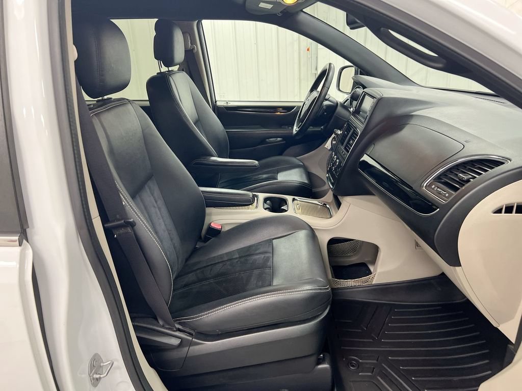 Used 2017 Dodge Grand Caravan SXT FWD image 21