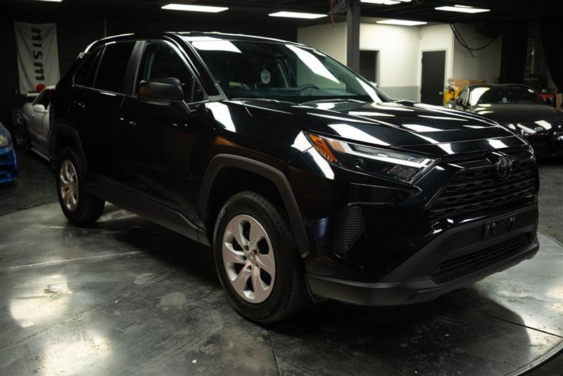 Used 2024 Toyota RAV4 LE AWD/4WD image 5