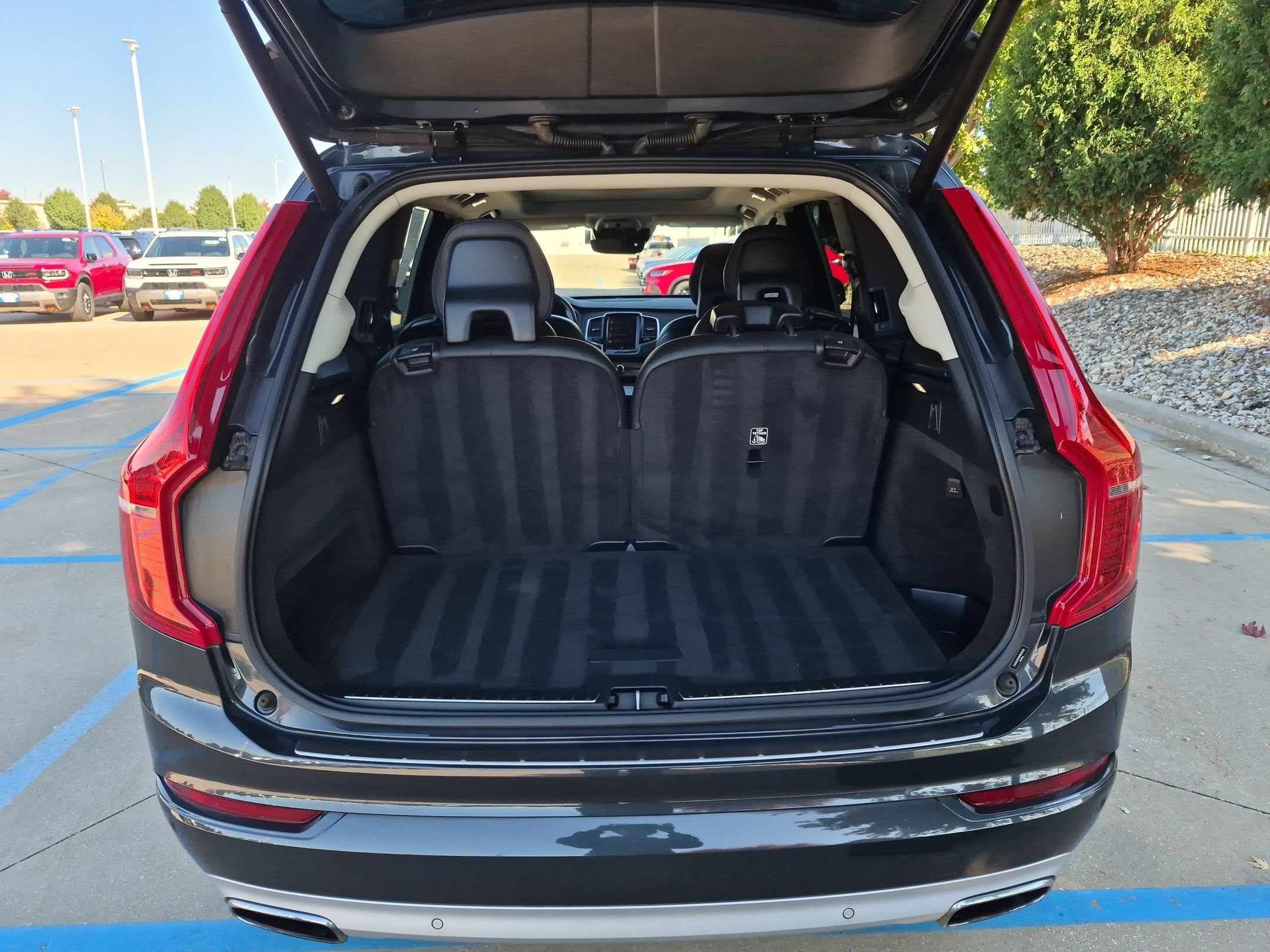 Used 2021 Volvo XC90 T6 Momentum w/ Protection Package AWD/4WD image 29