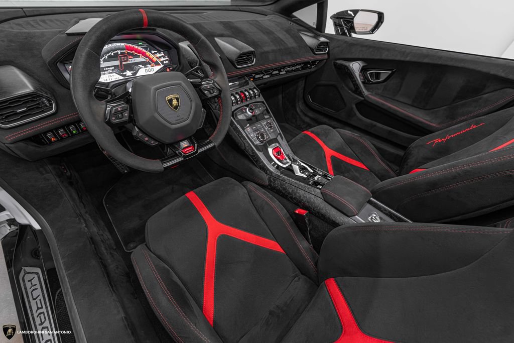 Used 2019 Lamborghini Huracan Performante AWD/4WD image 38