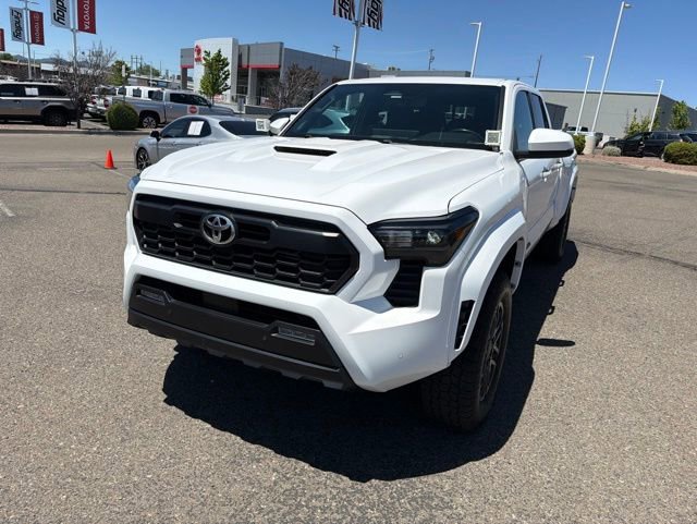 Used 2024 Toyota Tacoma TRD Sport w/ TRD Sport Upgrade Package AWD/4WD image 5