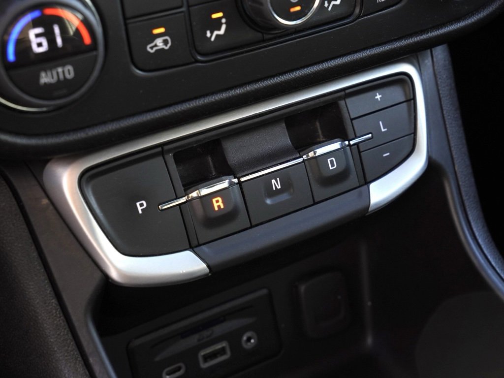 Used 2024 GMC Terrain SLT image 16