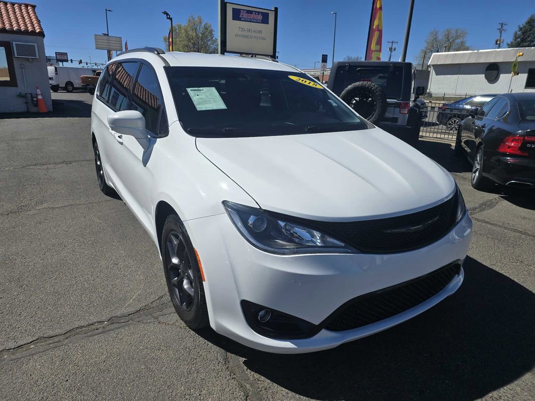 Used 2018 Chrysler Pacifica Touring-L w/ Premium Audio Group FWD image 5
