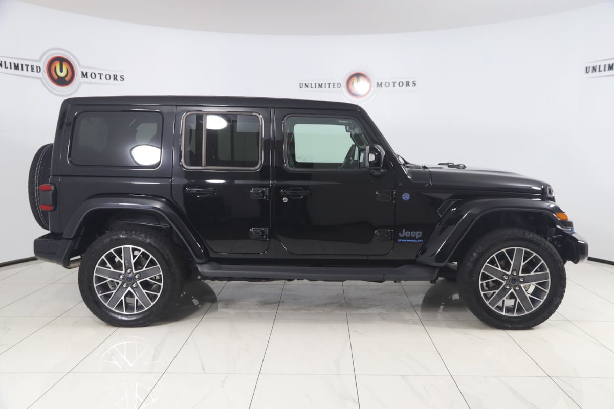 Used 2024 Jeep Wrangler High Altitude AWD/4WD image 2