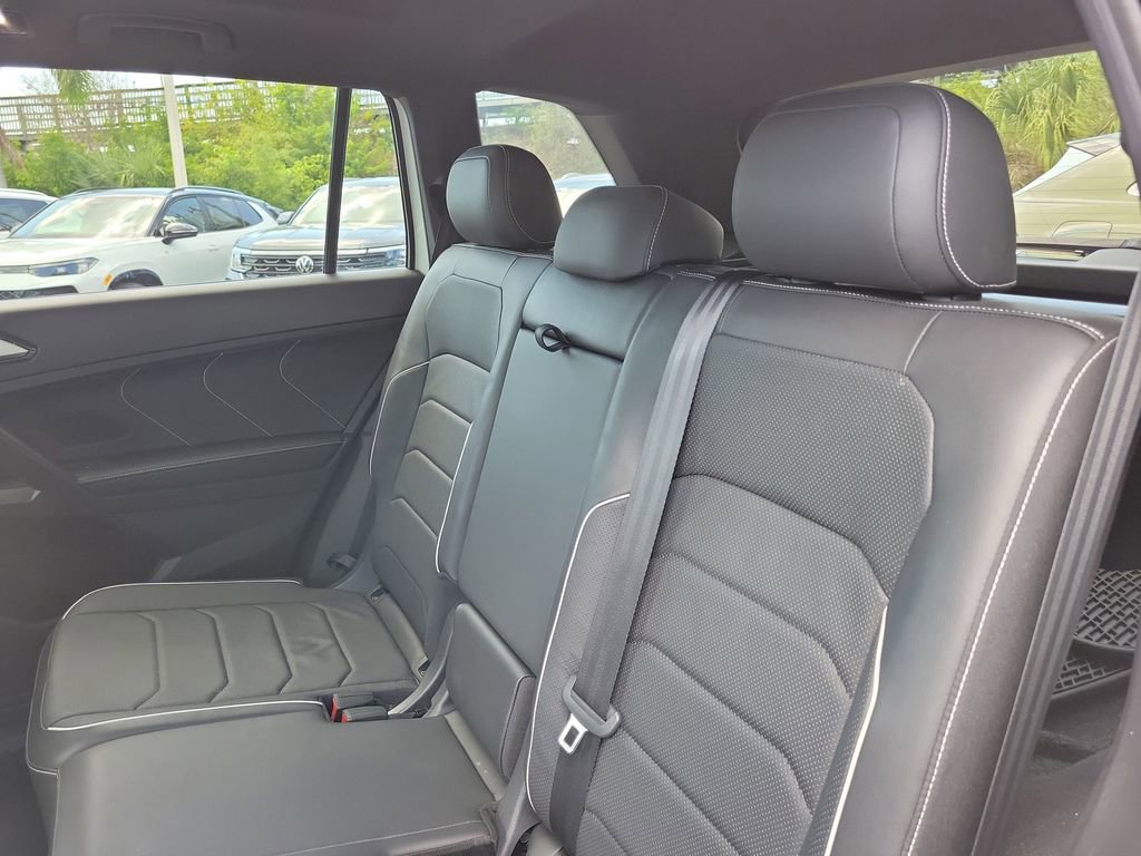 Used 2024 Volkswagen Tiguan SEL R-Line image 12