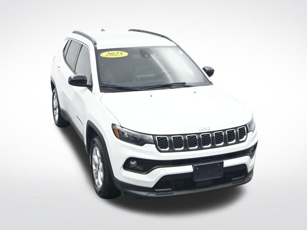 Used 2025 Jeep Compass Latitude image 25