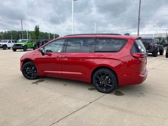 New 2027 Chrysler Pacifica Limited w/ S Appearance Package AWD/4WD image 5