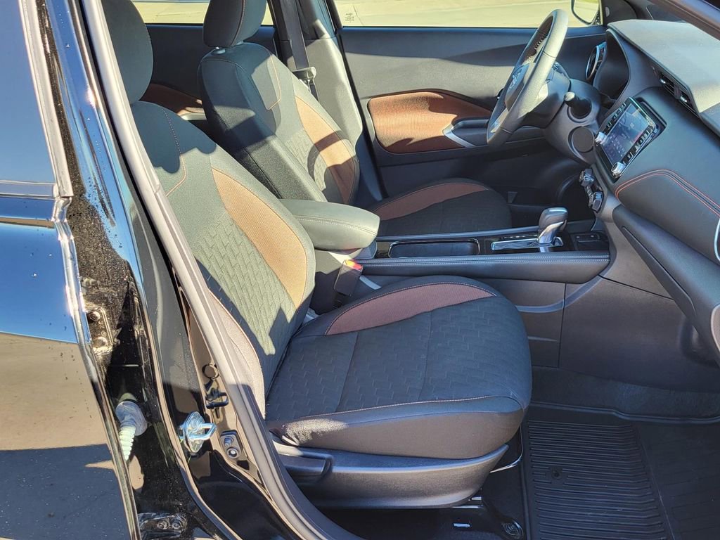 Used 2024 Nissan Kicks SR w/ Interior Electronics Package FWD image 10