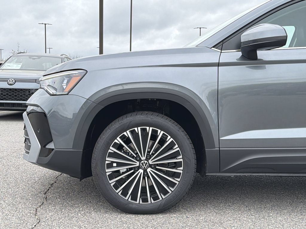 New 2026 Volkswagen Taos SE FWD image 9