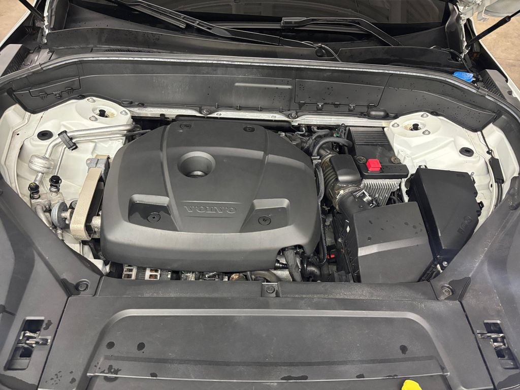 Used 2016 Volvo XC90 T6 Momentum w/ Momentum Plus Package AWD/4WD image 9