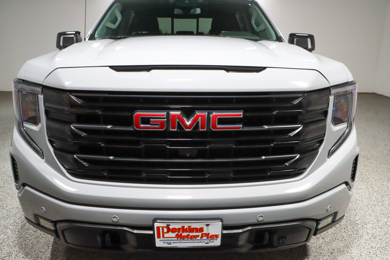 Used 2024 GMC Sierra 1500 Elevation w/ Elevation Premium Package AWD/4WD image 4