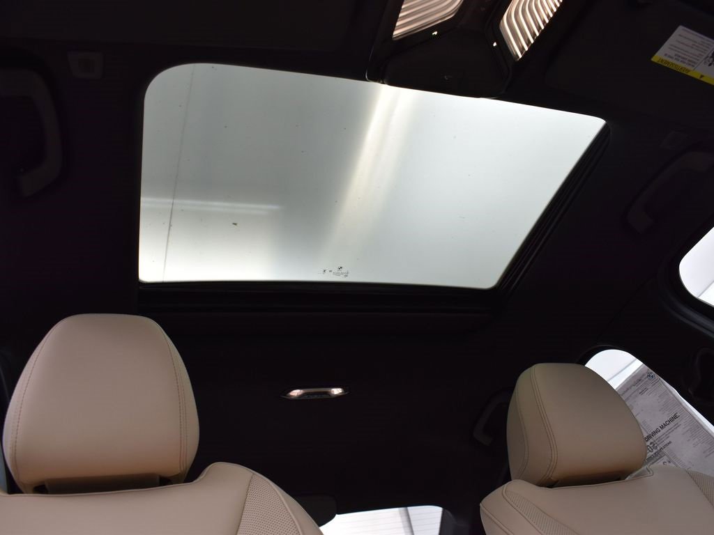 Certified 2025 BMW 330i Sedan w/ Premium Package image 26