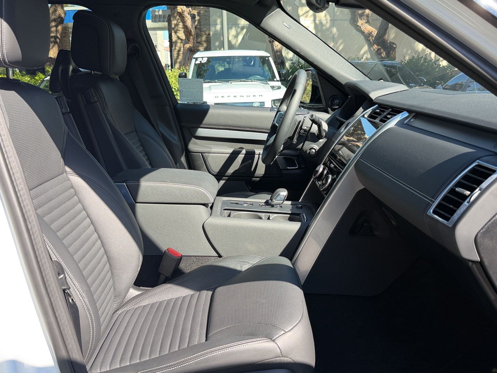 New 2026 Land Rover Discovery Limited Edition AWD/4WD image 25