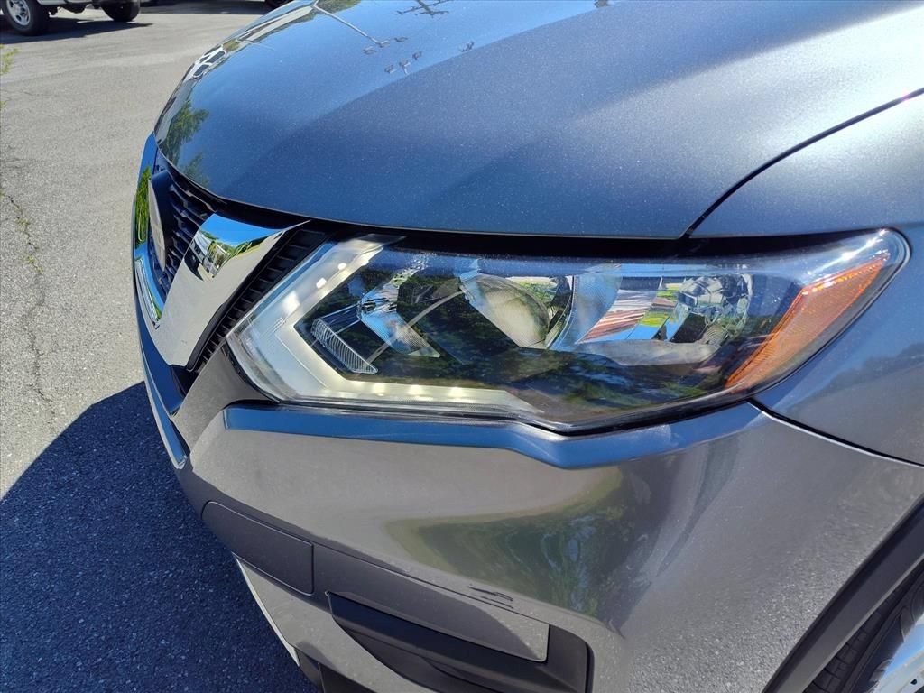 Used 2020 Nissan Rogue SV FWD image 23