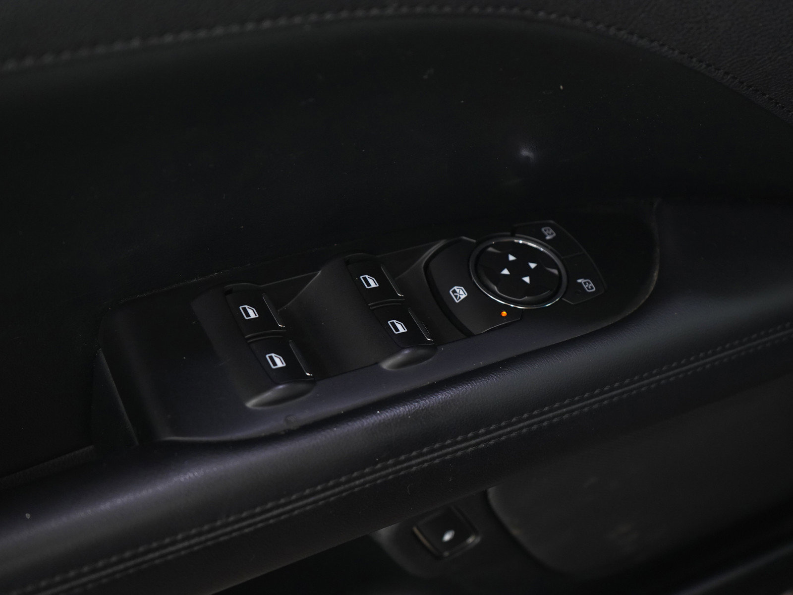 Used 2017 Lincoln MKZ Premiere image 18