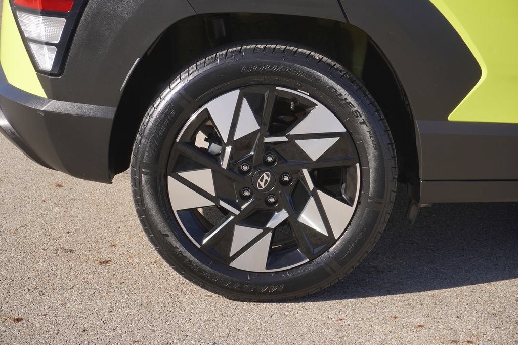 Used 2025 Hyundai Kona SEL FWD image 12