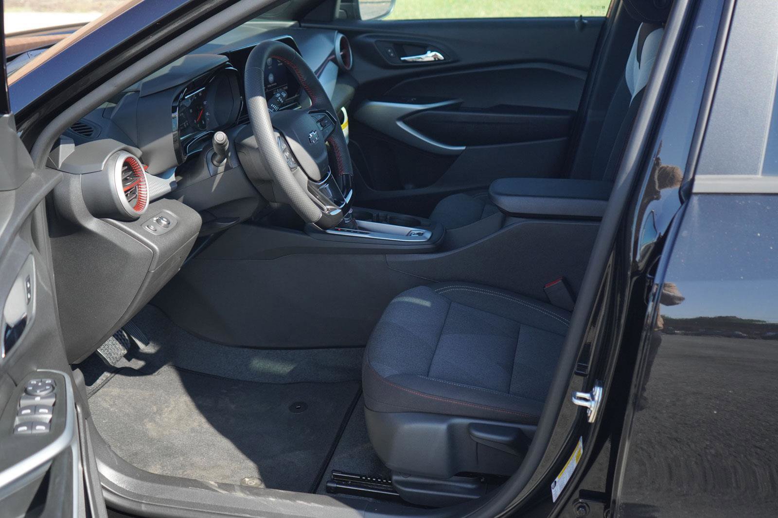 New 2026 Chevrolet Trax RS w/ Sunroof Package image 26
