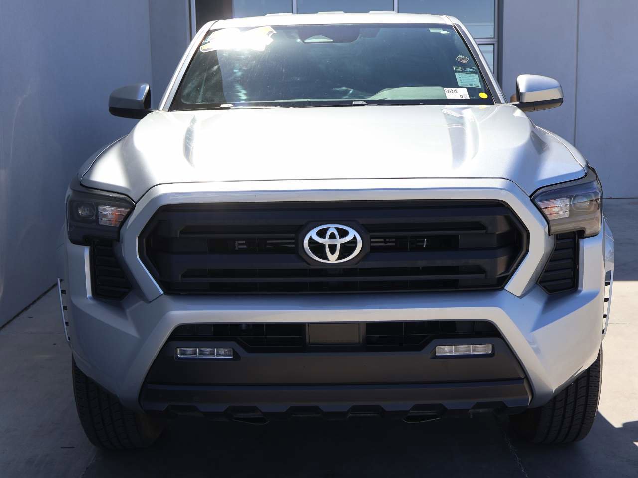 Used 2024 Toyota Tacoma SR5 AWD/4WD image 5