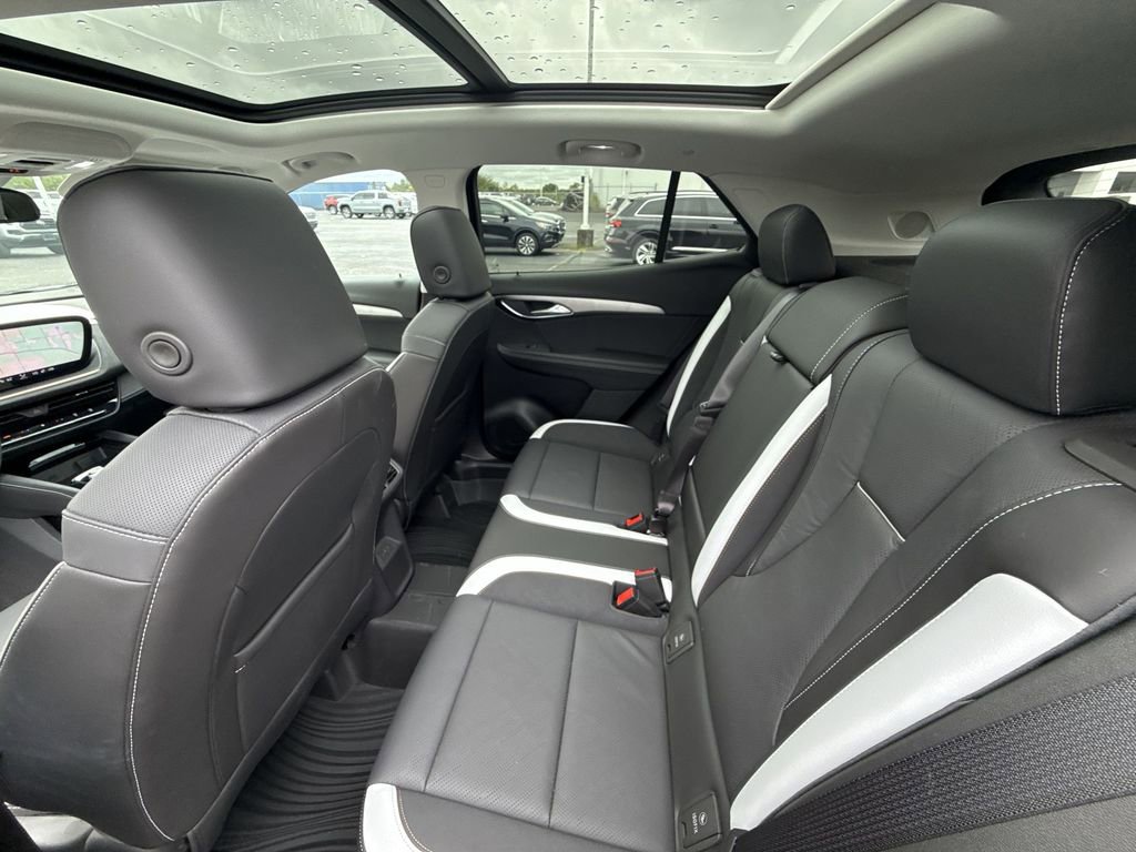 Certified 2025 Buick Envision Sport Touring image 32