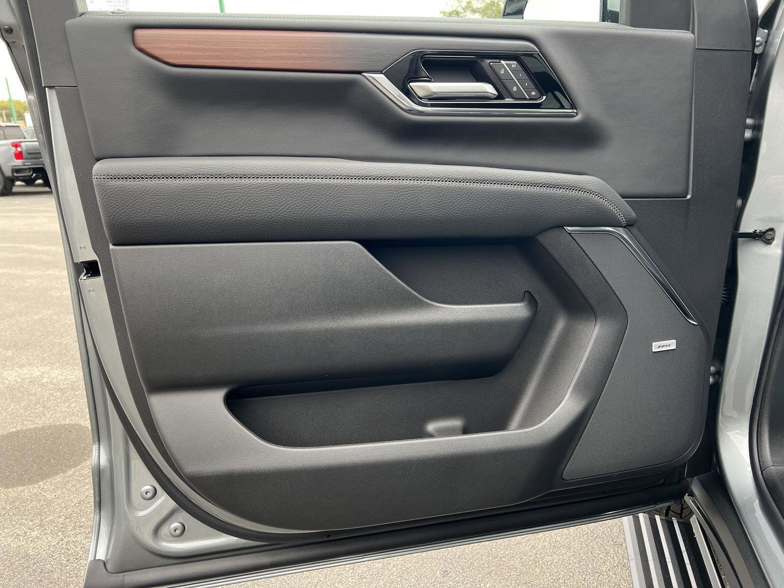 New 2026 GMC Yukon Denali w/ Sun & Power Step Package image 13