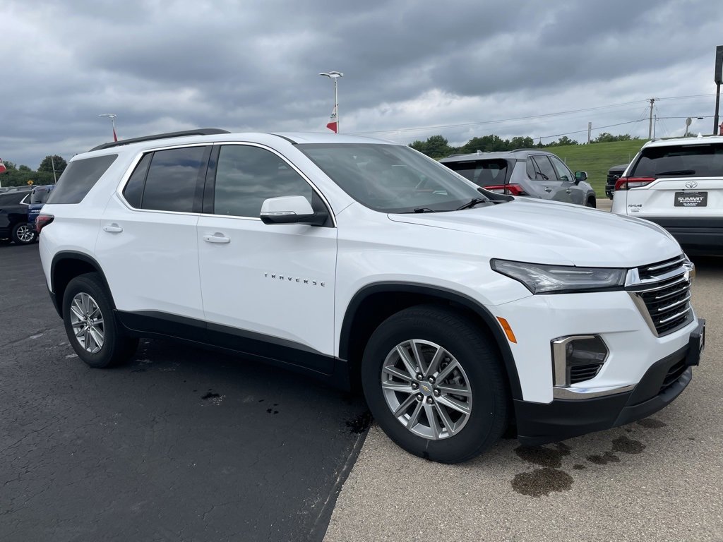 Used 2023 Chevrolet Traverse LT image 2