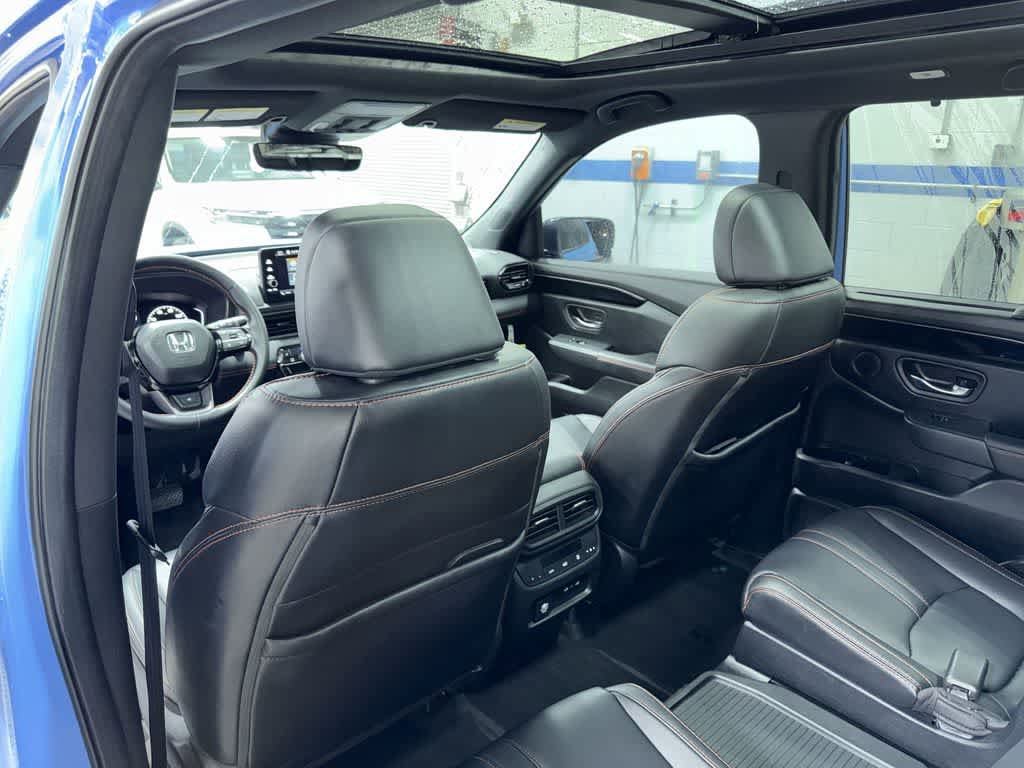 Used 2025 Honda Pilot TrailSport image 31