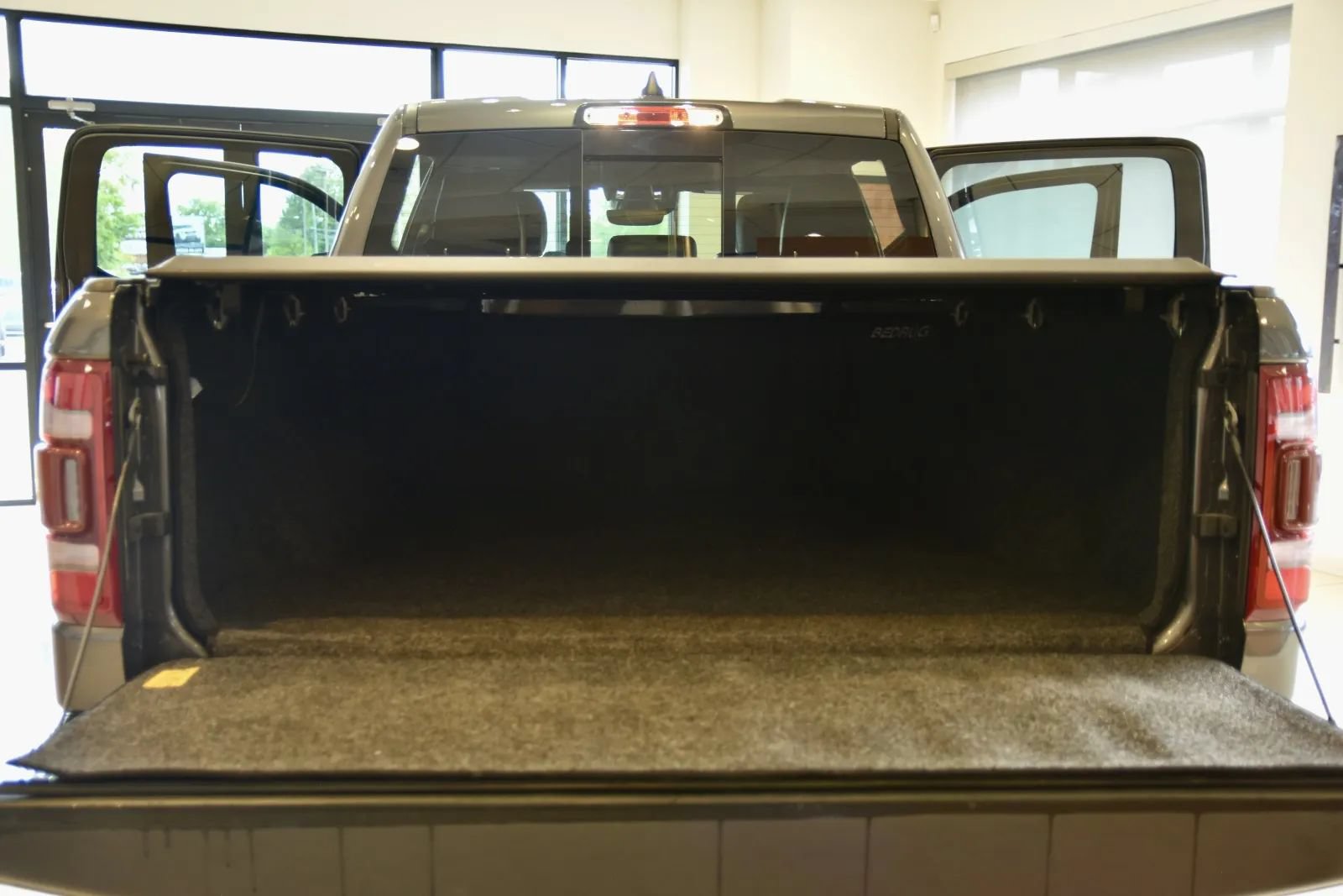 Used 2023 RAM 1500 Laramie AWD/4WD image 6
