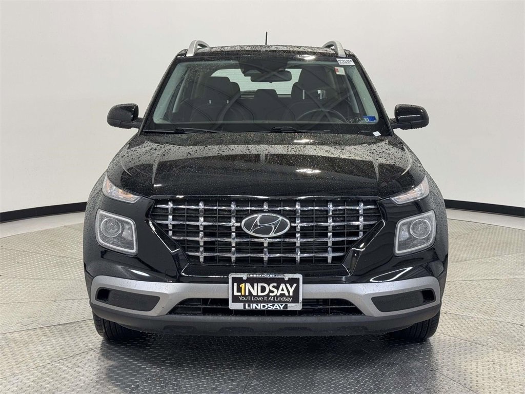 Used 2024 Hyundai Venue SEL image 2