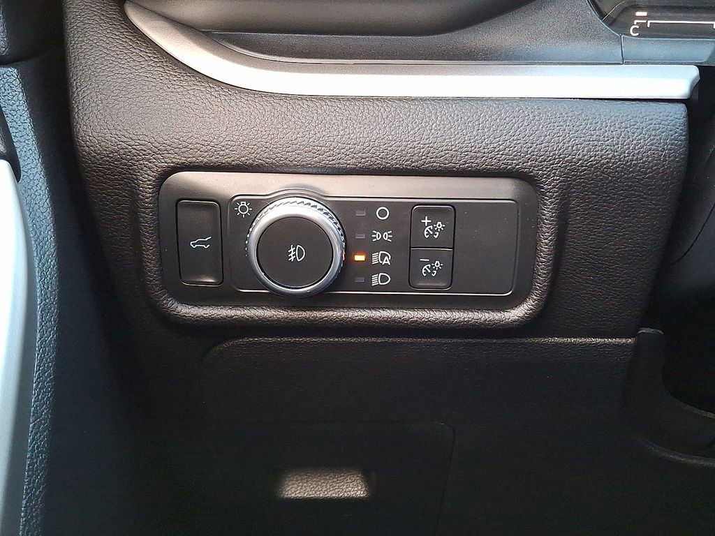 Used 2022 Ford Explorer XLT w/ Equipment Group 202A image 27