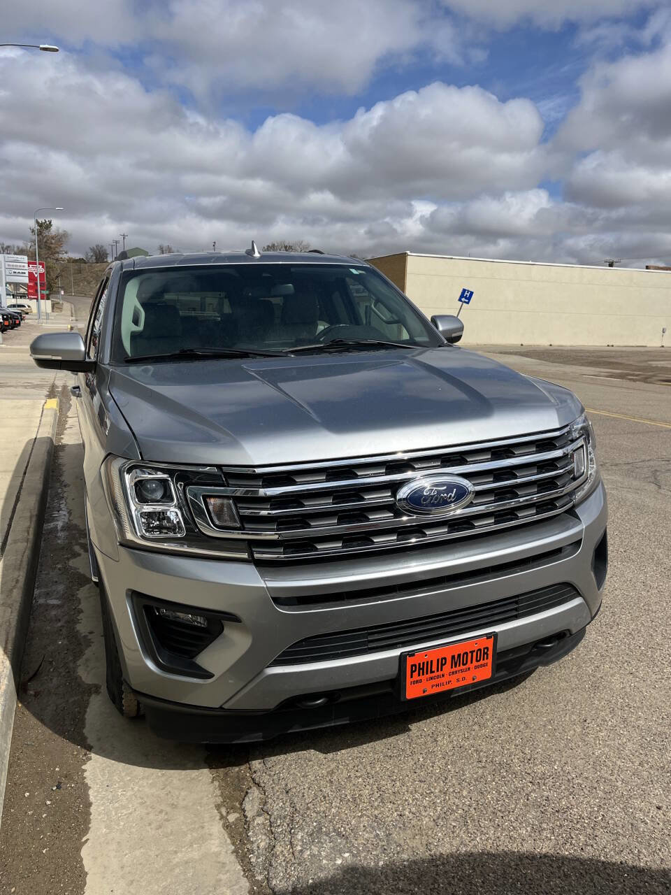 Used 2021 Ford Expedition Max XLT image 2