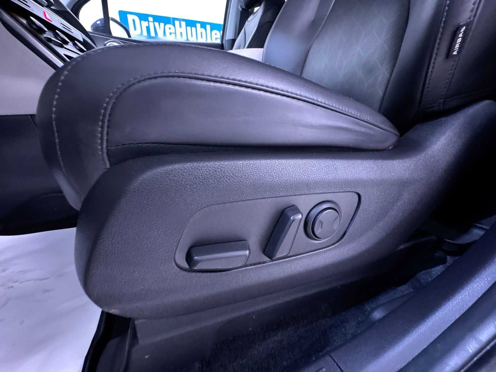Used 2023 Kia Carnival LX FWD image 13